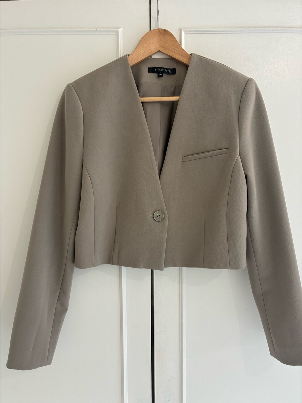 Dynamite collarless cropped blazer - Picture 2 of 4